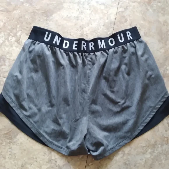 Under Armour Women's Play Up 3.0 Twist shorts, size 1X - Picture 3 of 10